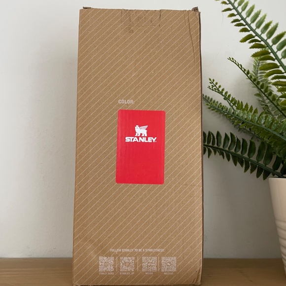 Stanley Red 40 oz Water Bottle New - Picture 4 of 4